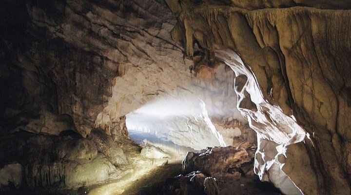 pellumbas cave
