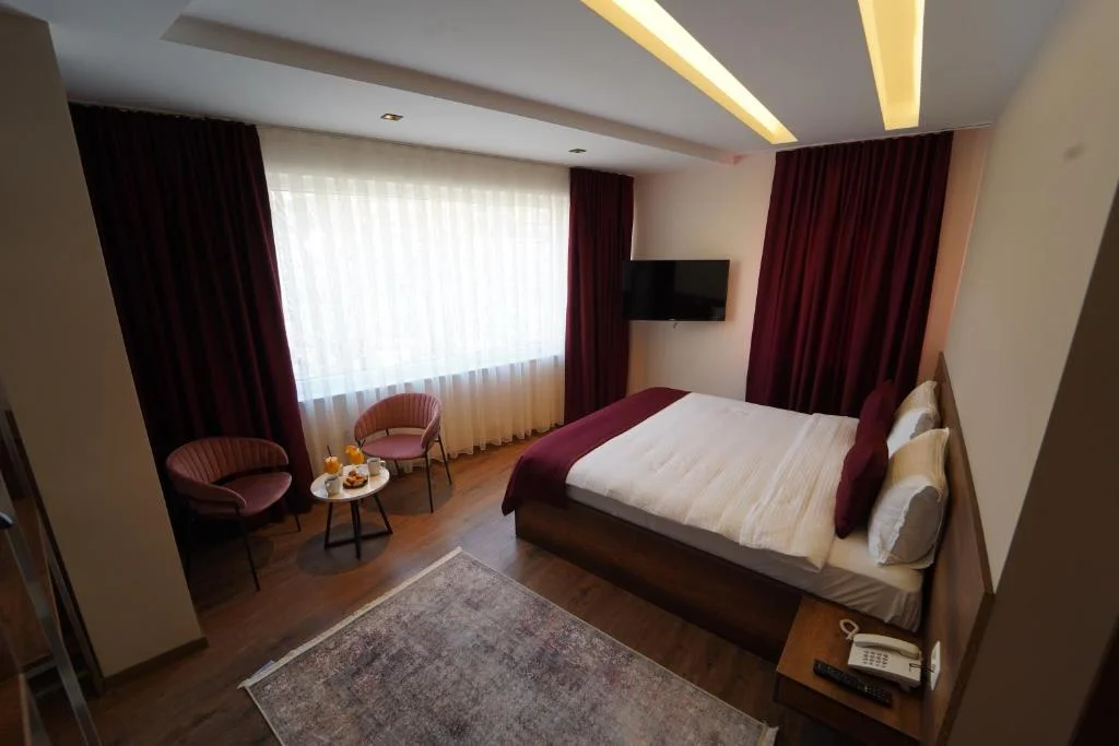 Monarch Boutique Hotel - 2