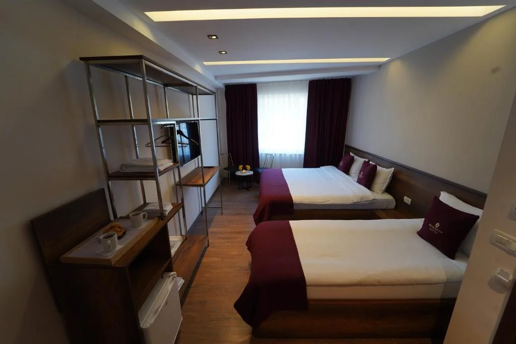 Monarch Boutique Hotel - 3