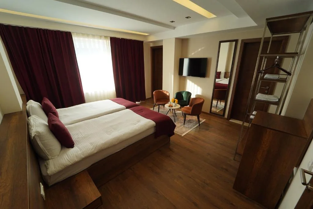 Monarch Boutique Hotel - 4